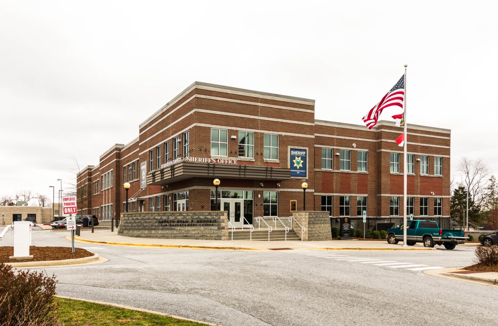 Image of a North Carolina police station where you will not have to go to obtain your North Carolina Criminal Records Search if you obtain it online with Triton.
