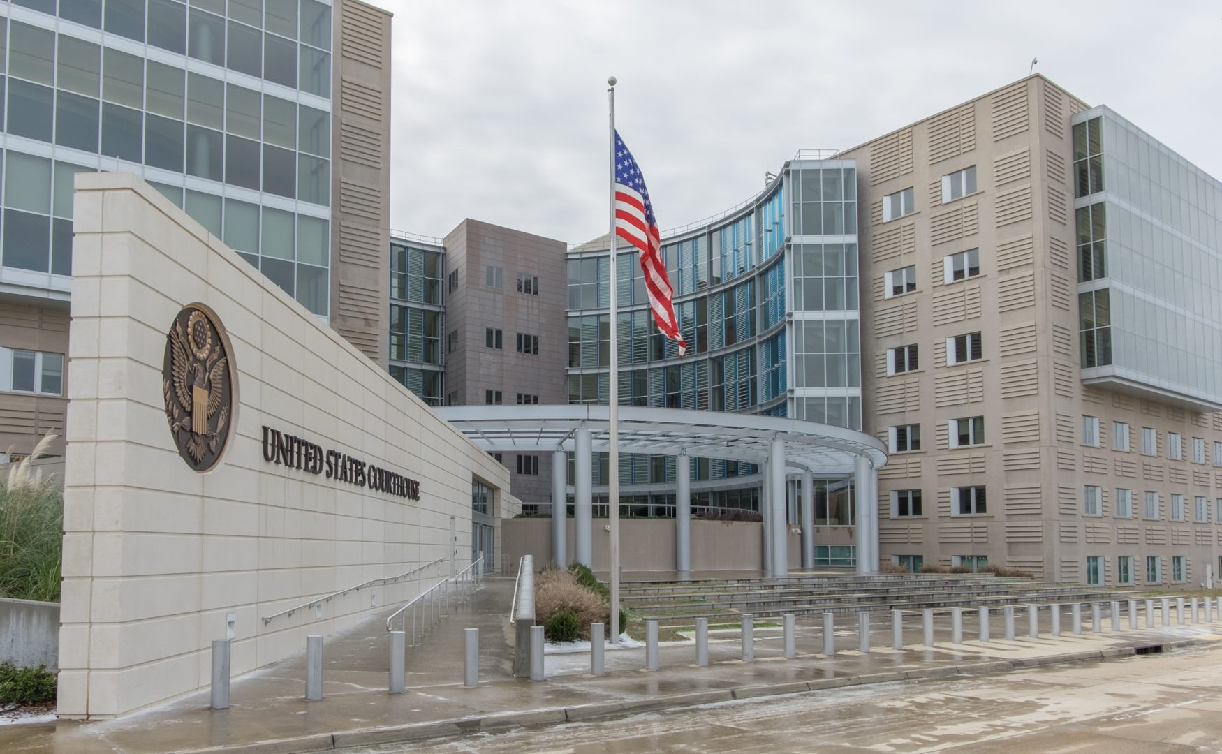 An image of a US federal courthouse where you will not have to go to obtain your criminal record search if you obtain it online with Triton.