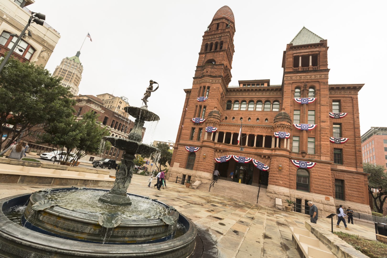 Image of a Texas County court house representing where you will not have to go if you want to obtain your Texas York criminal record search online with Triton.
